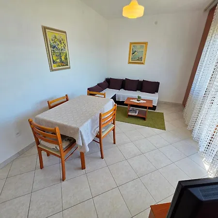 Dobrila Nv With Terrace And Sea View Apartament