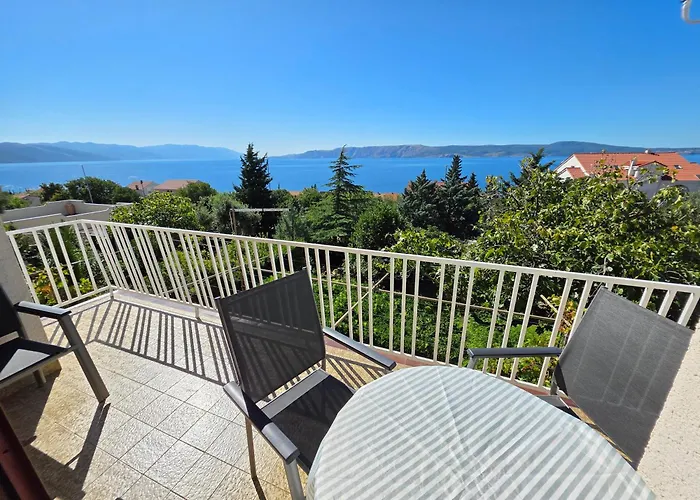 公寓 Dobrila Nv With Terrace And Sea View