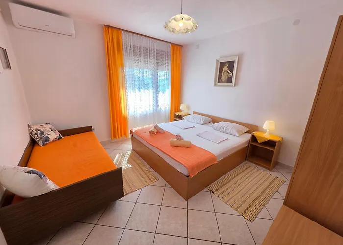 公寓 Dobrila Nv With Terrace And Sea View