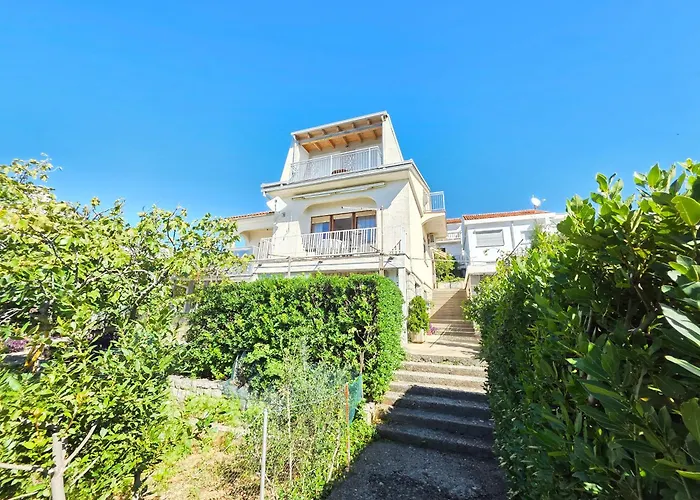 公寓 Dobrila Nv With Terrace And Sea View *